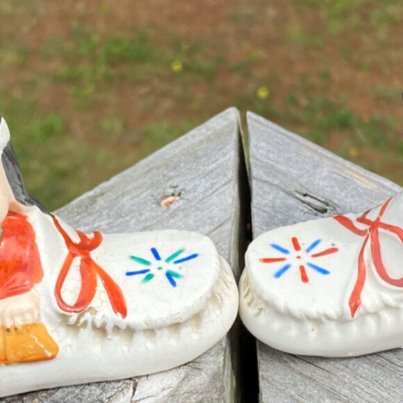 Vintage Indian Boy & Girl in Moccasin Salt and Pepper Shakers Japan MCM Set - Picture 2 of 15